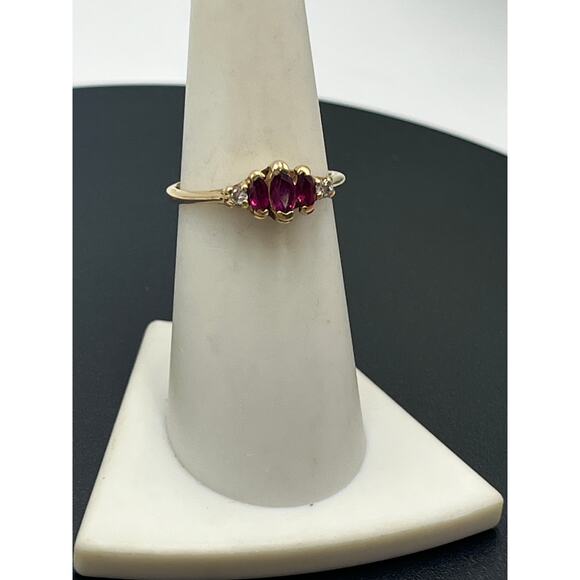 Tru Glo Vintage 14K Gold 3-Stone Ruby Diamond Accents Trilogy Ring Size 7 - Picture 6 of 14
